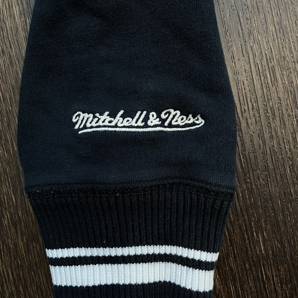 1995 Mitchell & Ness Toronto Raptors Zip up Hoodie (M) - Picture 6 of 7